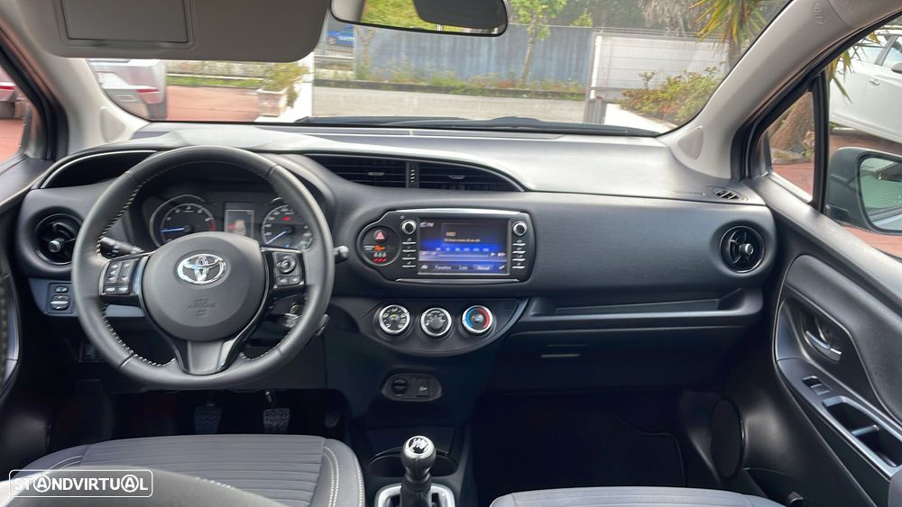 Toyota Yaris 1.0 VVT-i Comfort c/ Design-Pack - 30