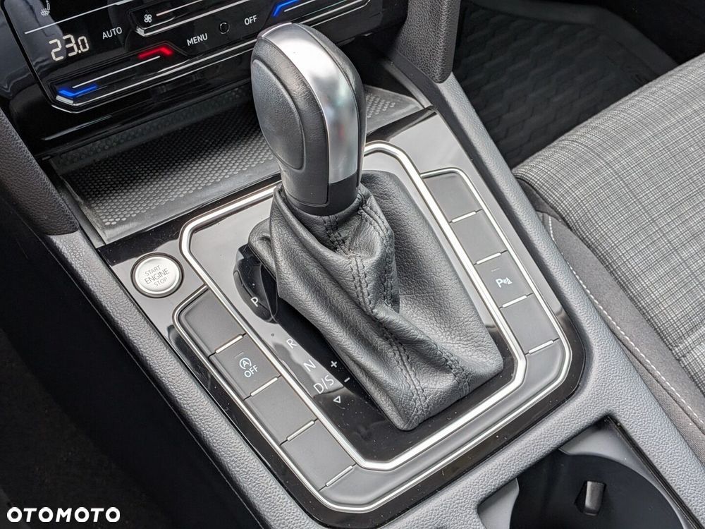 Volkswagen Passat - 22