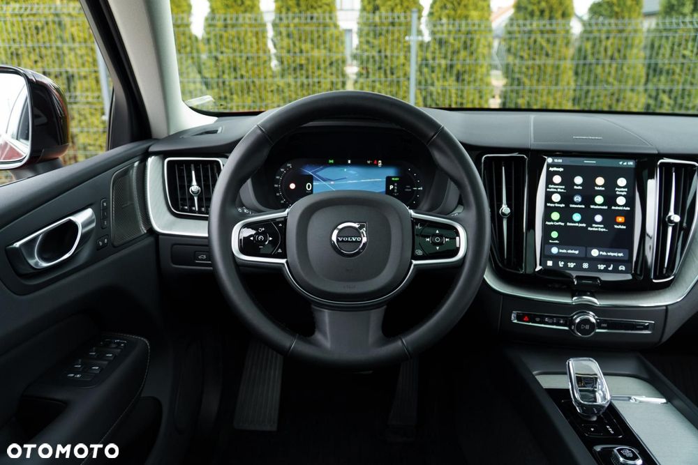 Volvo XC 60 T6 Plug-In Hybrid AWD Plus Dark - 11