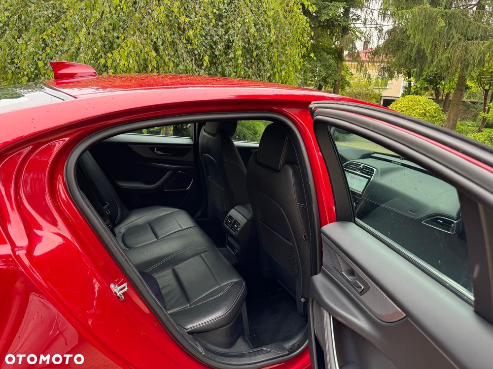Jaguar XE 2.0 D180 R-Dynamic S - 13