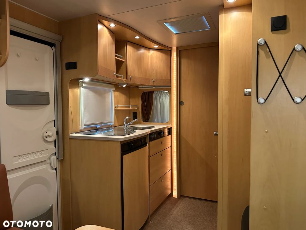 Dethleffs 510 CAMPER z napędem i przedsionkiem pompowanym !!! - 16