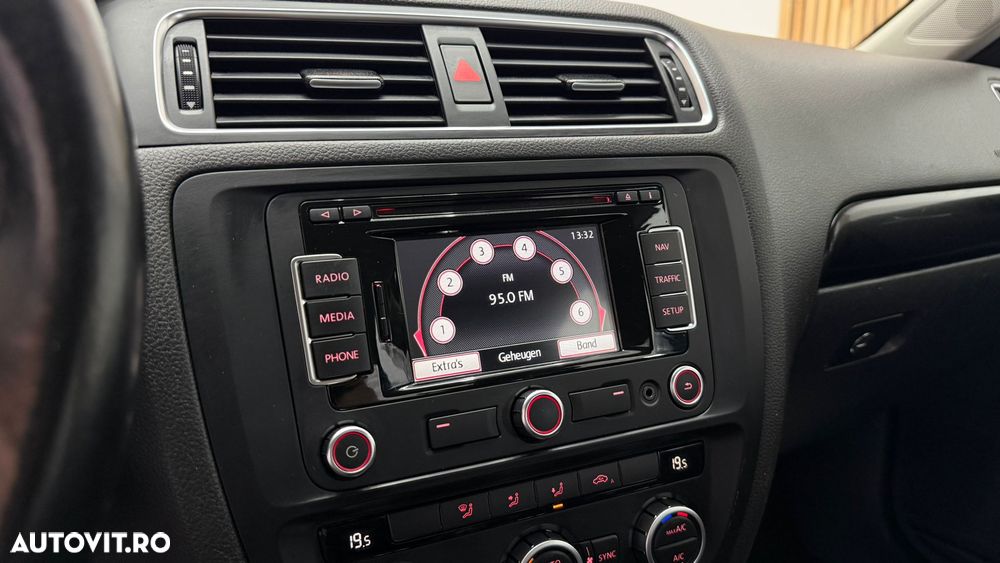 Volkswagen Jetta 1.2 TSI Comfortline - 21