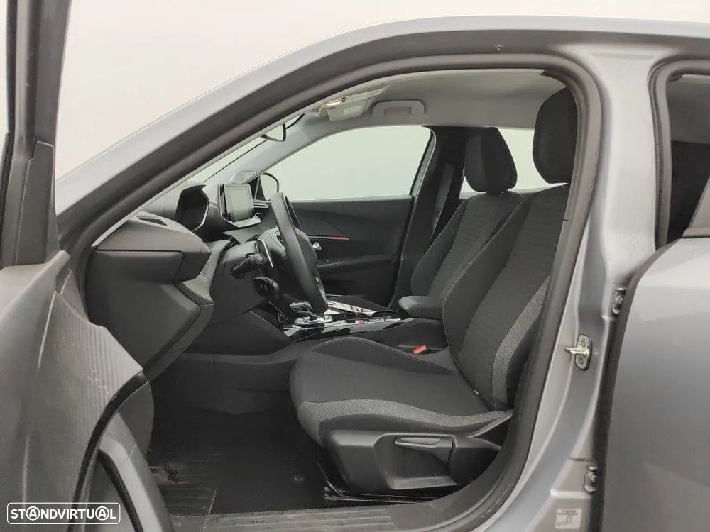 Peugeot 2008 1.2 PureTech Active EAT8 - 11