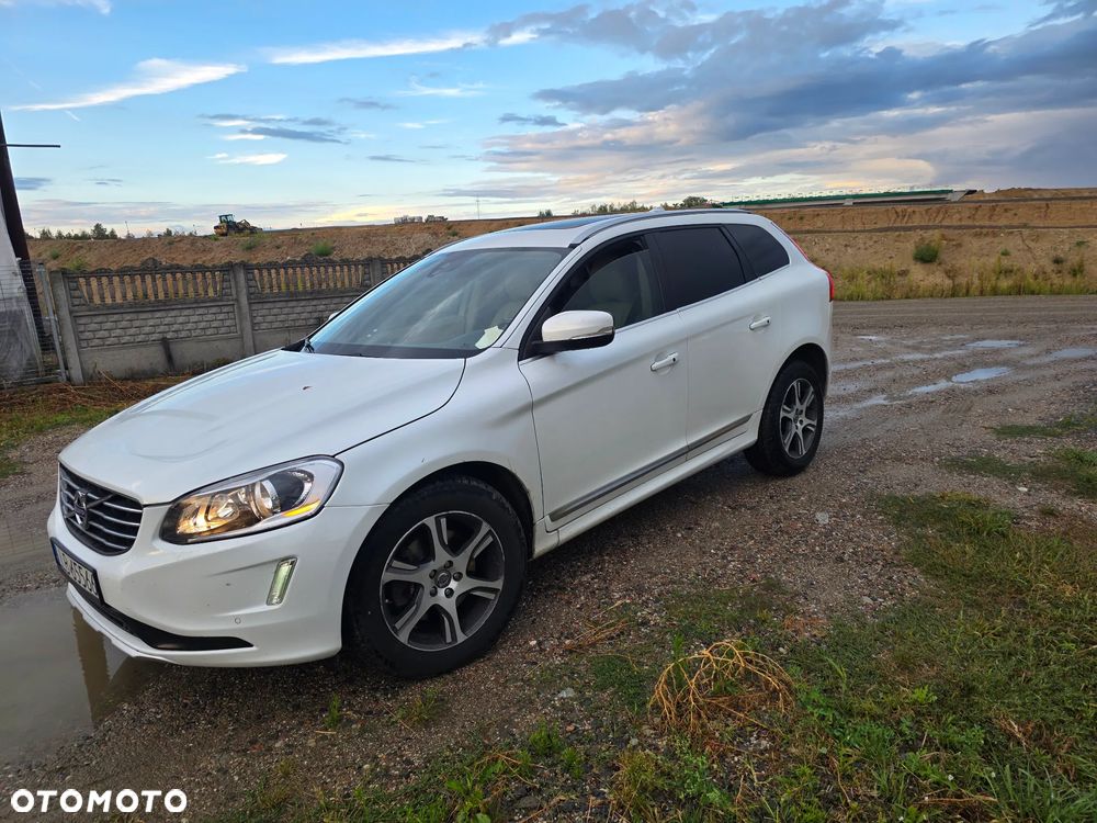 Volvo XC 60 T6 AWD R-Design Momentum - 1