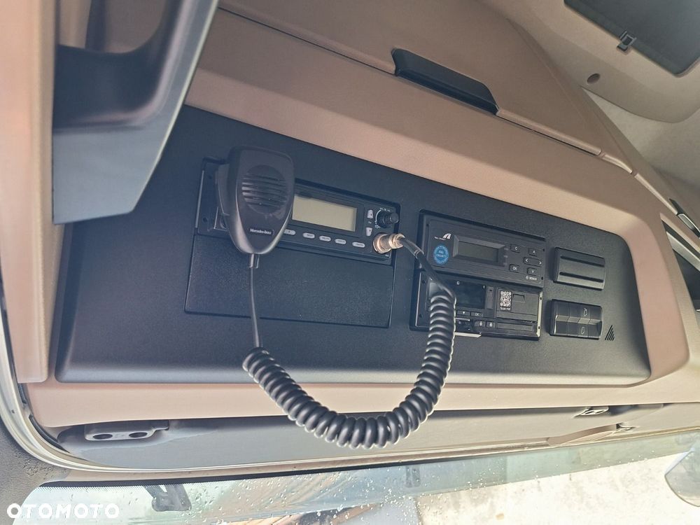 Versalift Actros 1845 - 21
