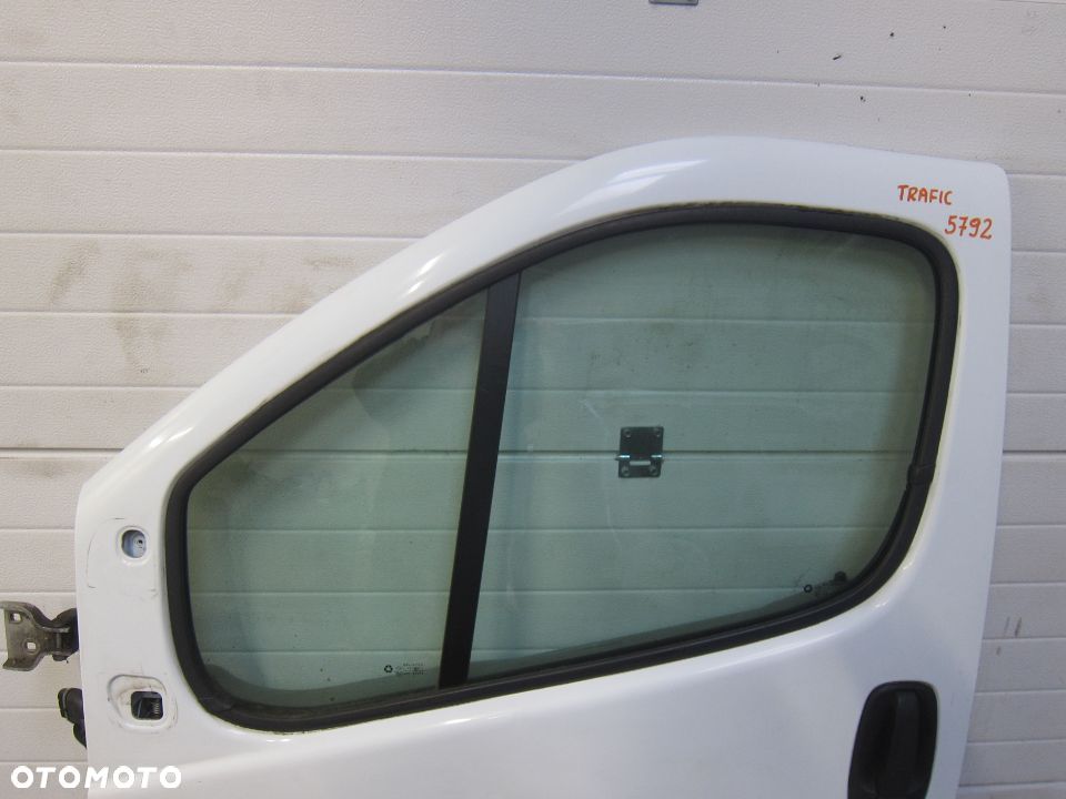 trafic-vivaro drzwi lewy przód - 2