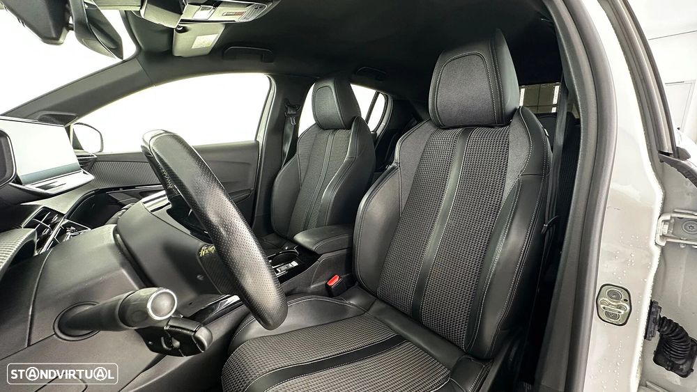 Peugeot 208 1.2 PureTech GT - 32
