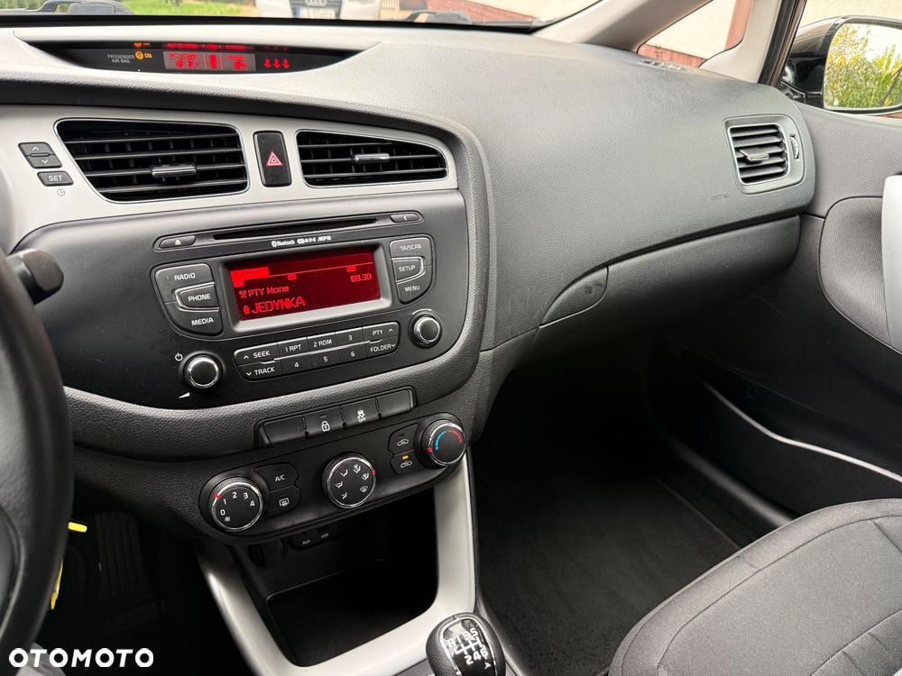 Kia Ceed - 12