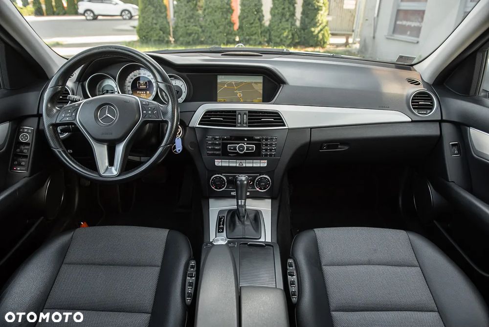Mercedes-Benz Klasa C 30 T CDI AMG - 28