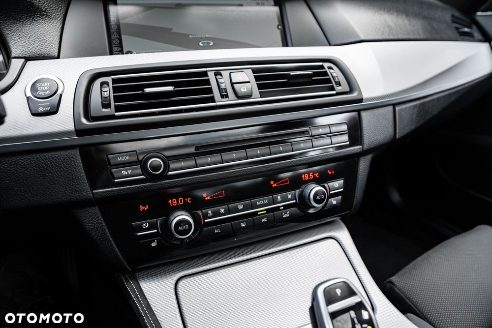 BMW Seria 5 520d Sport-Aut - 31