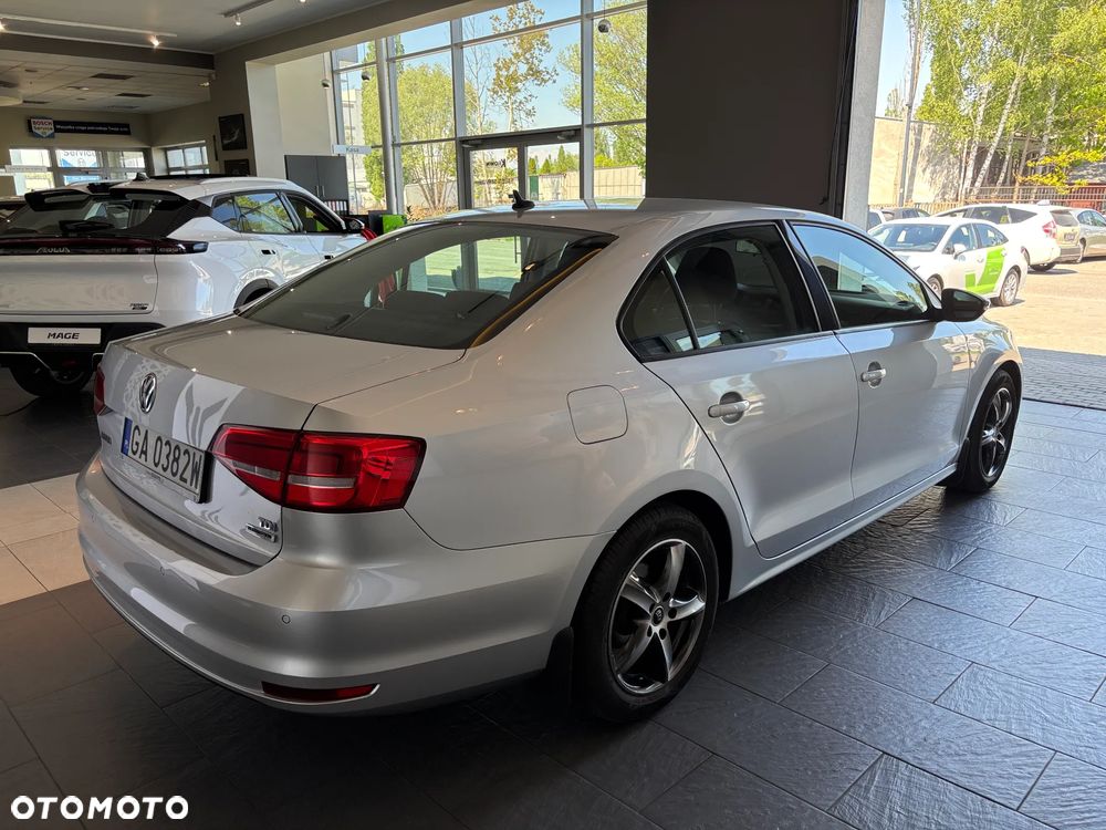 Volkswagen Jetta 2.0 TDI DPF BMT Trendline - 6
