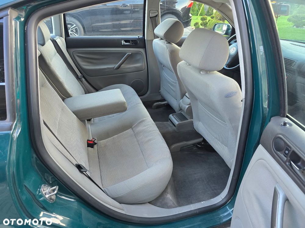 Volkswagen Passat 1.9 TDI Trendline - 14