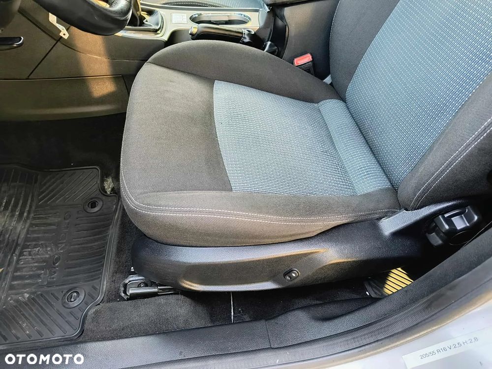 Ford Mondeo 1.6 Ghia - 14