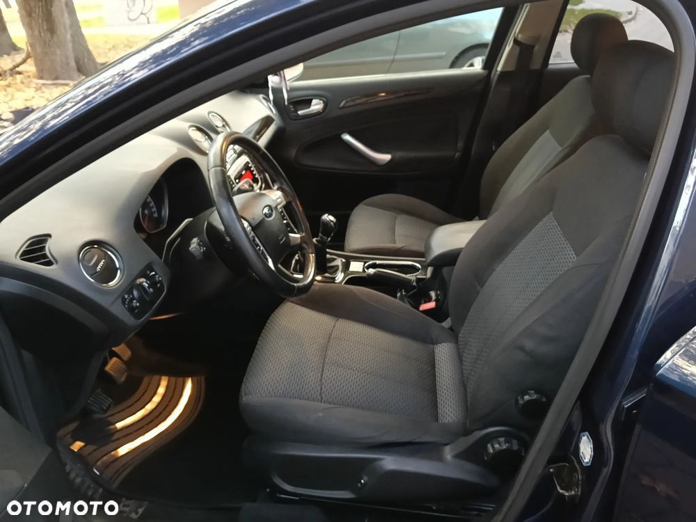 Ford Mondeo - 25