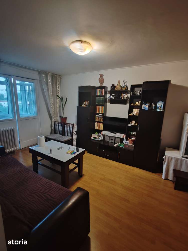 Berceni,Straja Resita,Str Gradistea Mega Image - Imagine principală: 2/12