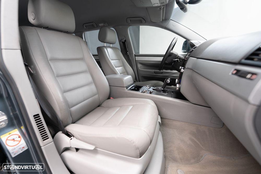 VW Touareg 3.0 TDI V6 Tiptronic - 4