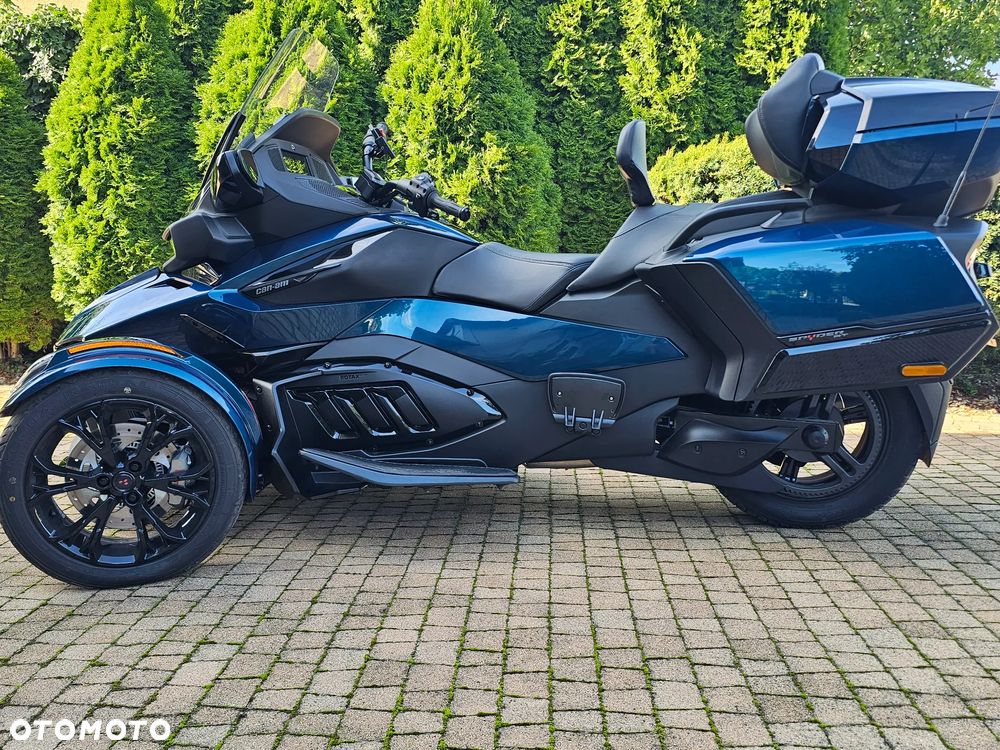 Can-Am Spyder - 16