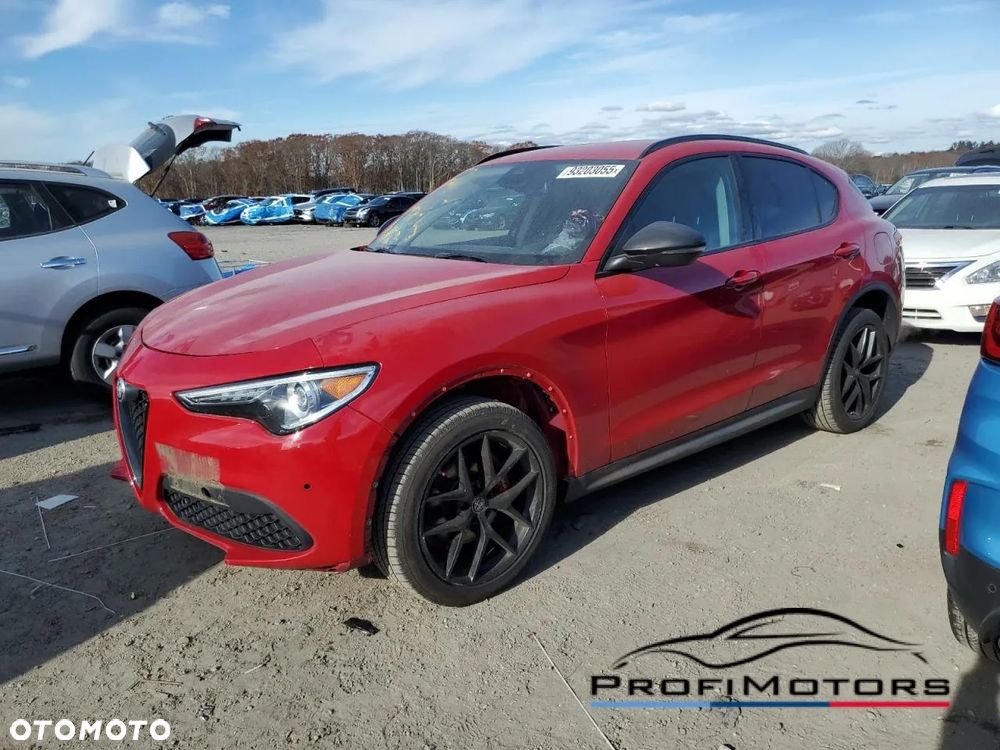 Alfa Romeo Stelvio - 1