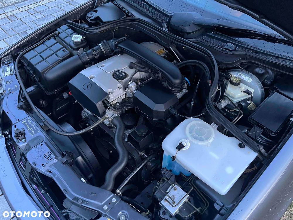 Mercedes-Benz Klasa C 180 Classic - 19