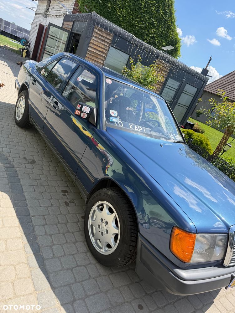 Mercedes-Benz E-Class 1987 photo 2