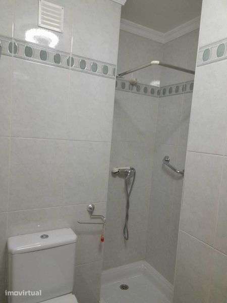 Aluga-se Apartamento T2 com Lugar Garagem e Arrecadação - Grande imagem: 5/12