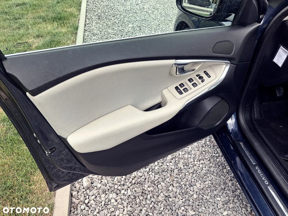 Volvo V40 D2 Momentum - 19