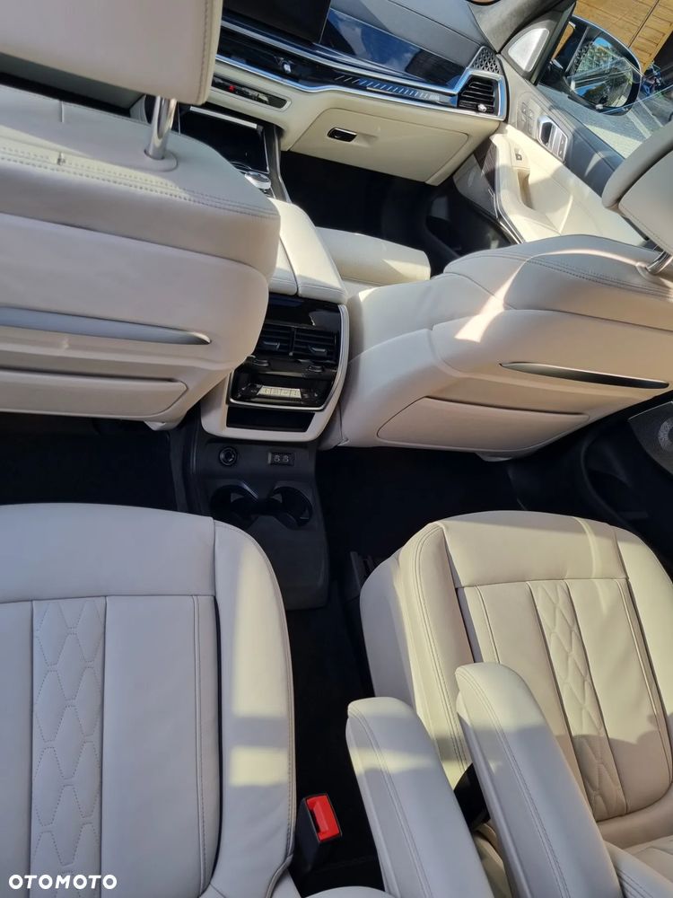 BMW X7 - 25