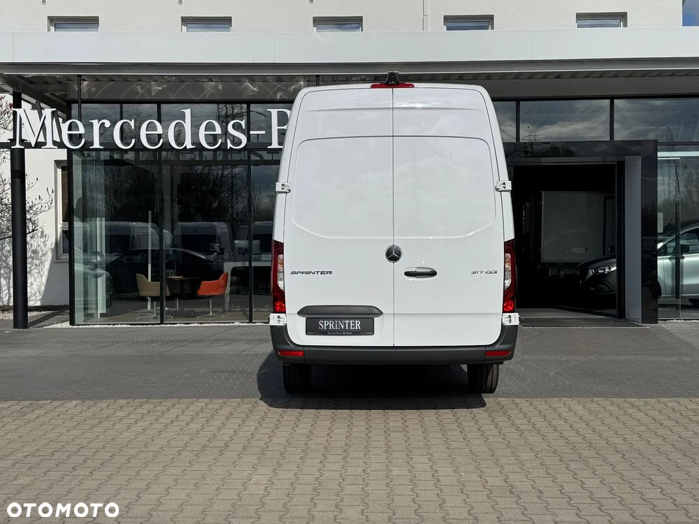 Mercedes-Benz Sprinter - 10