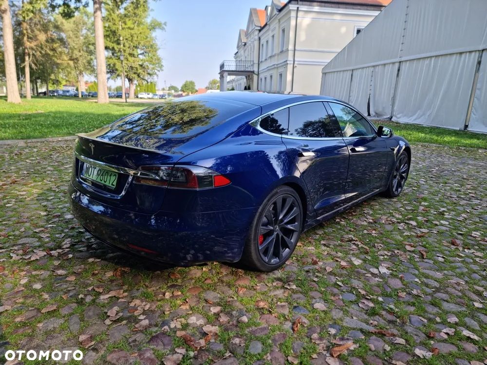 Tesla Model S - 7
