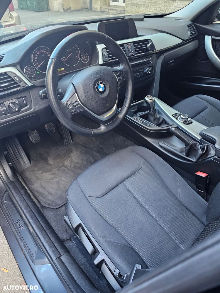 BMW Seria 3 318d xDrive Touring - 8