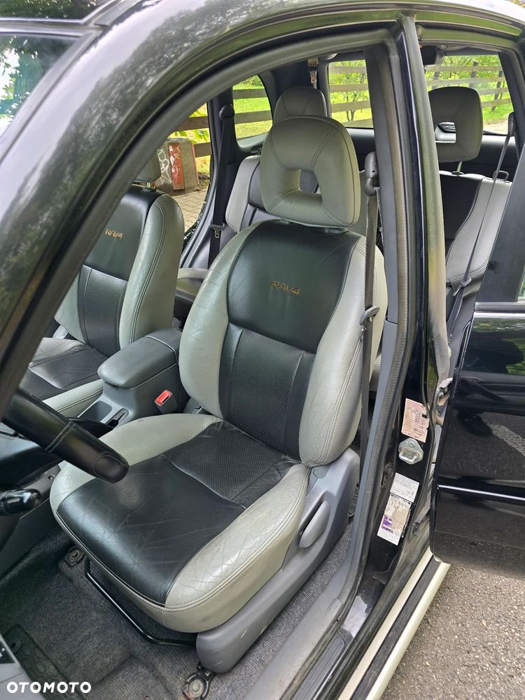 Toyota RAV4 D-4D 4x4 - 20