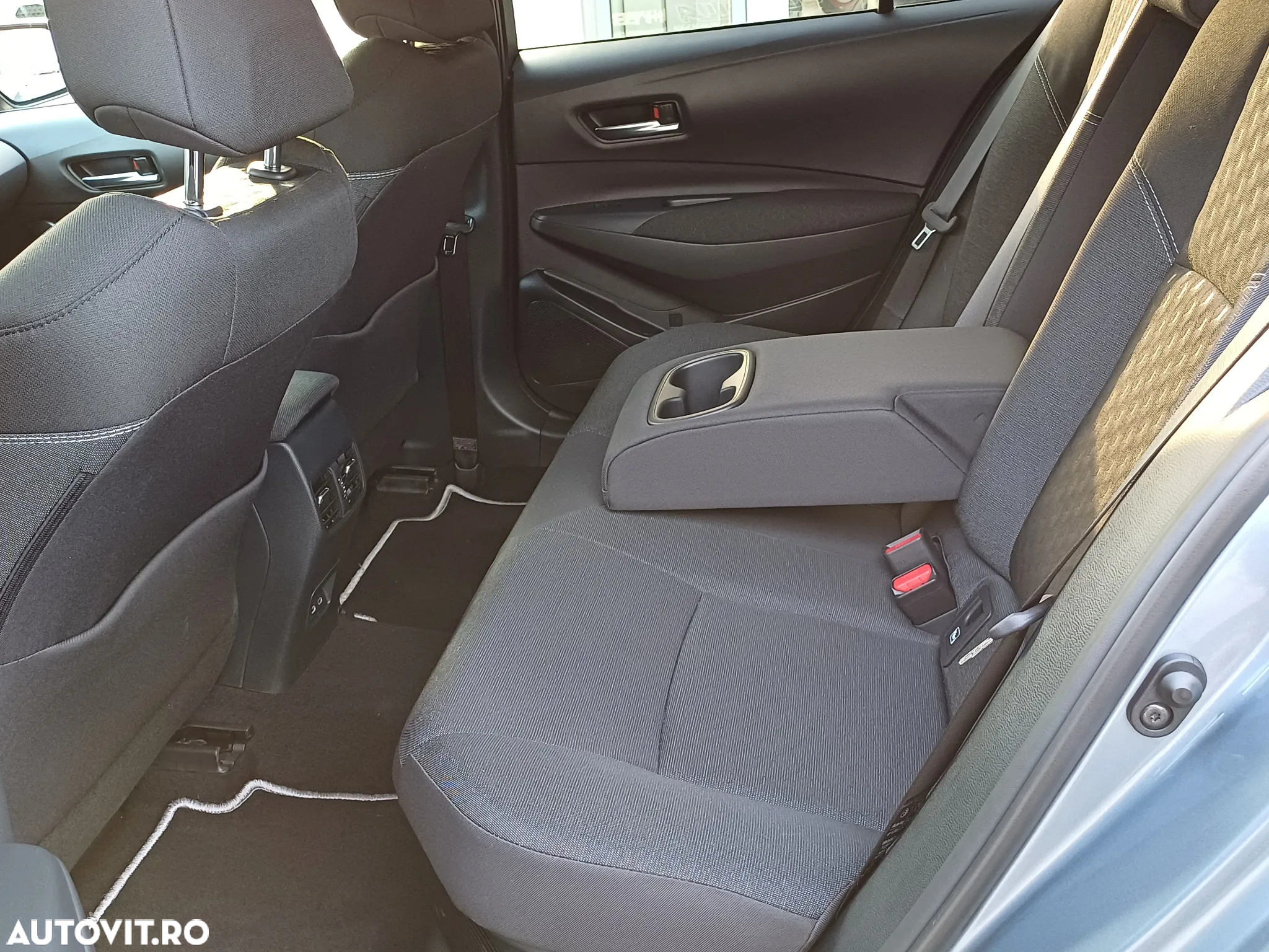 Toyota Corolla 1.8 HSD Dynamic - 10