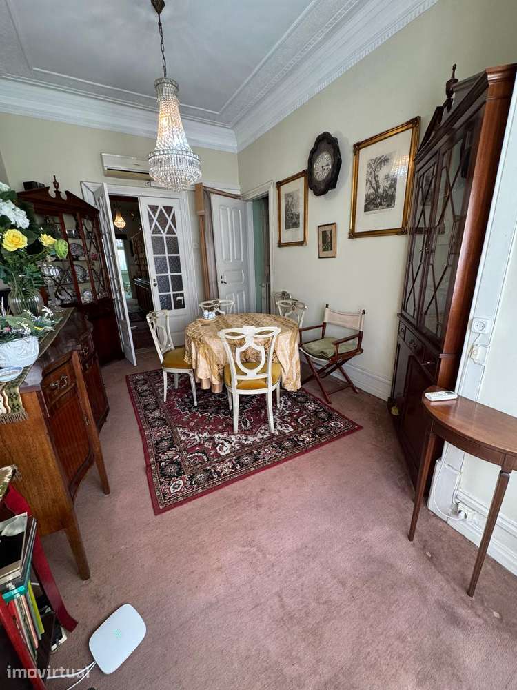 Charmoso Apartamento Familiar de Época com Excelente Potencial - Grande imagem: 5/30