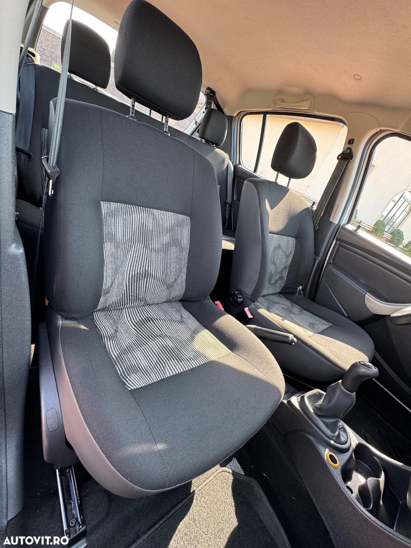 Dacia Sandero 1.2 16V 75 Laureate - 16