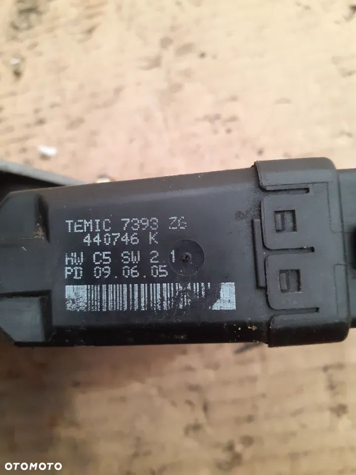 #PODNOŚNIK SZYBY PRAWY TYŁ RENAULT MEGANE II nr D099043 - 9