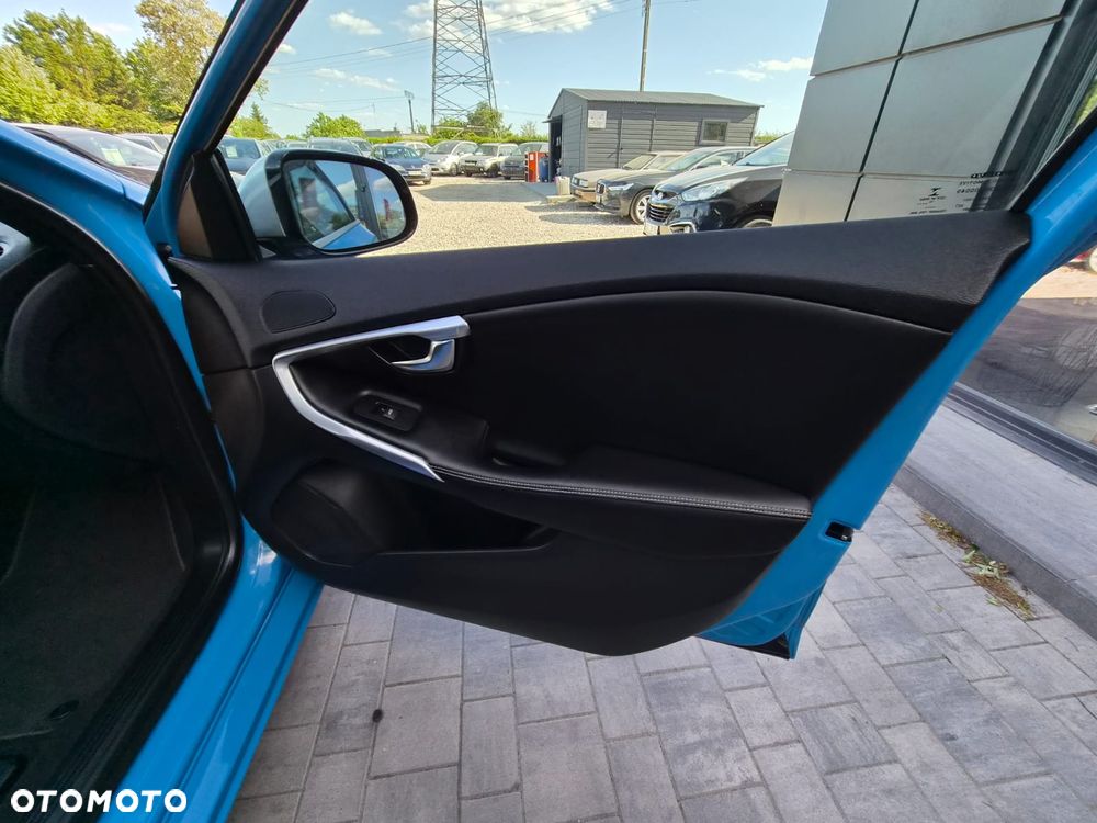 Volvo V40 D4 Kinetic - 32