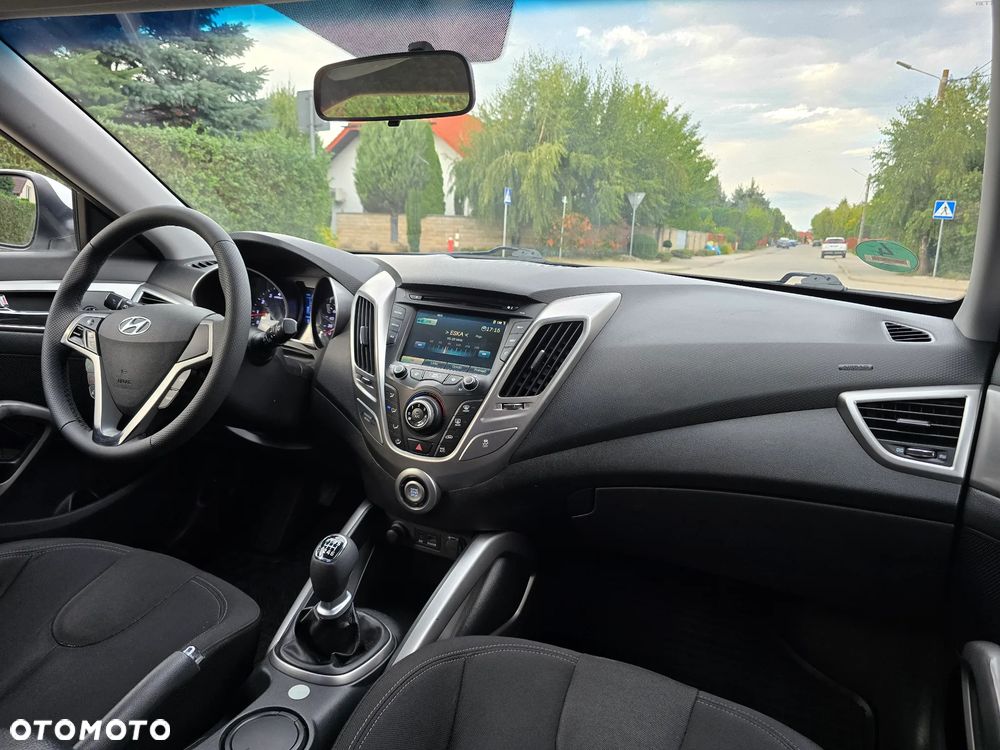 Hyundai Veloster - 25