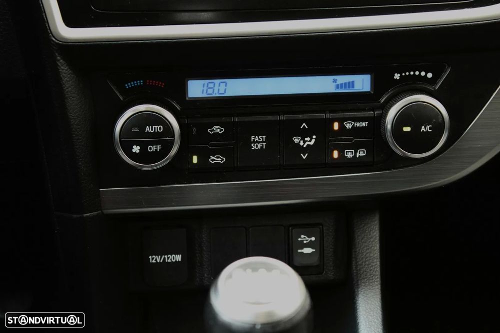 Toyota Auris 1.4 D-4D Exclusive+Navi - 26