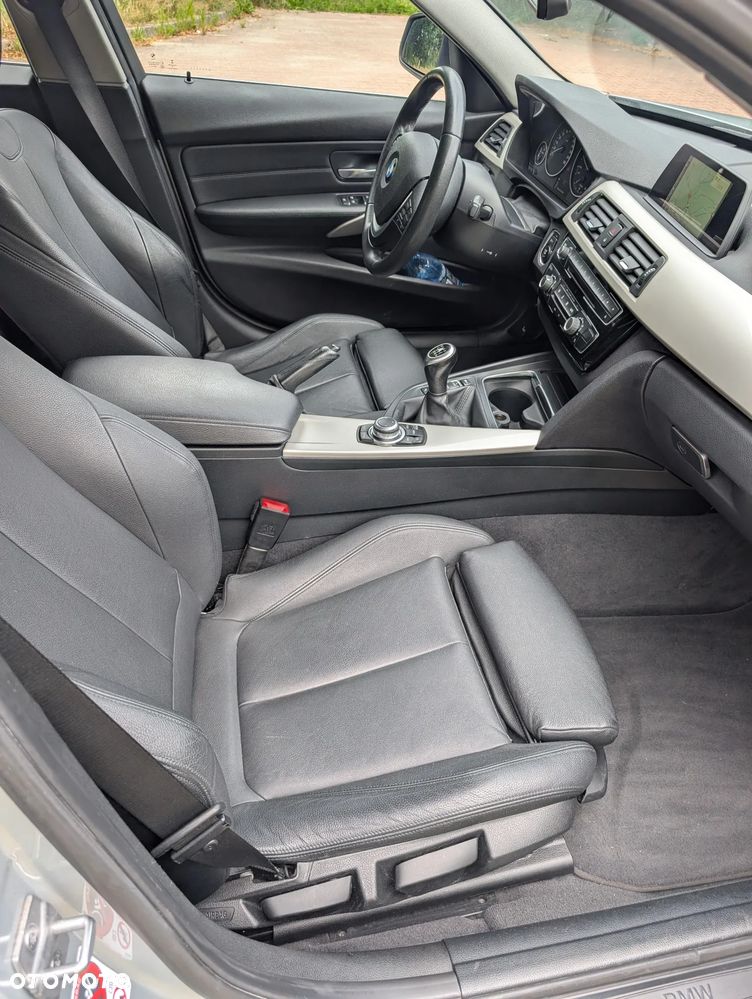 BMW Seria 3 318d xDrive Advantage - 20