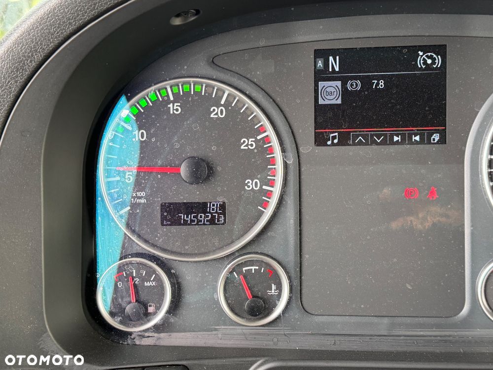 MAN TGX 26.420 6x2 // Oś podnoszona // Firanka // Winda - 18