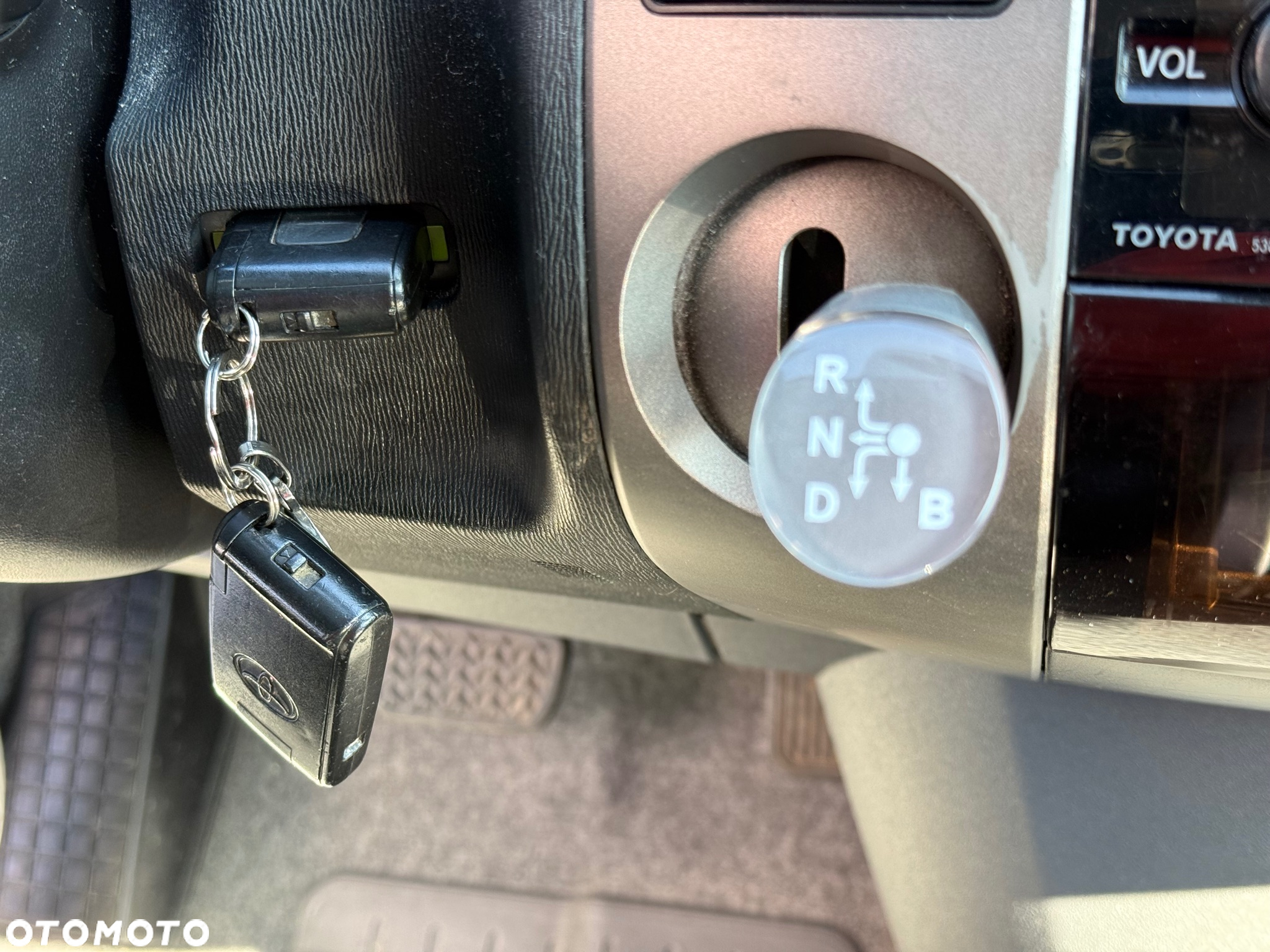 Toyota Prius (Hybrid) - 10
