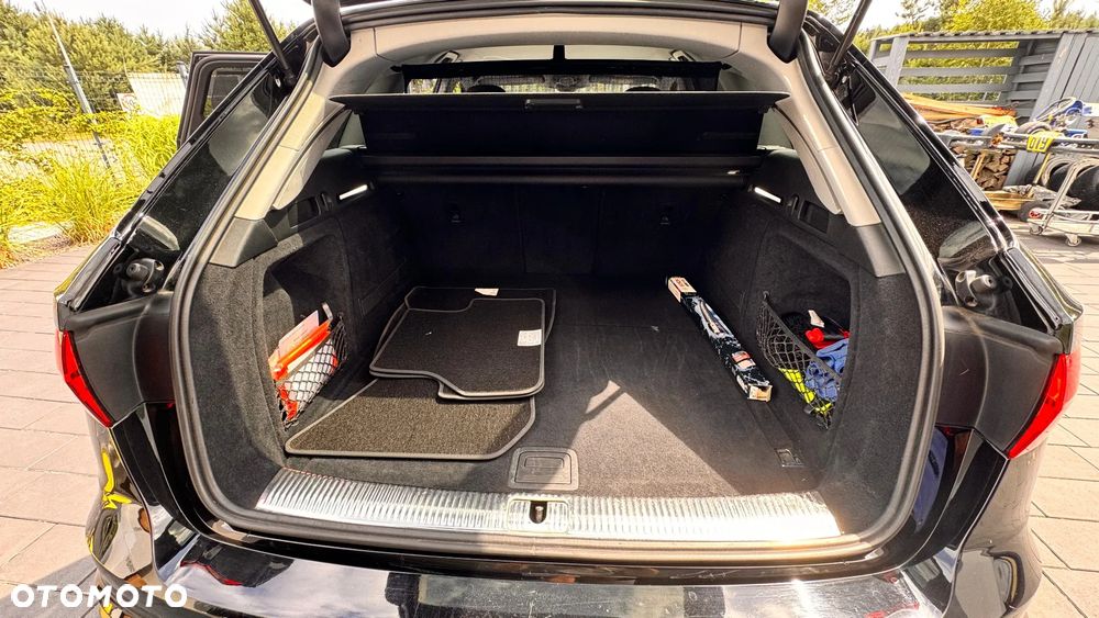 Audi A4 Avant 30 TDI S tronic S line - 2