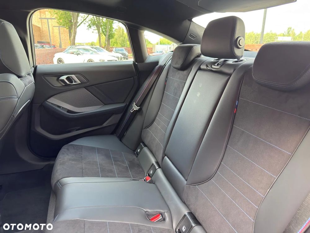 BMW Seria 2 218d - 16