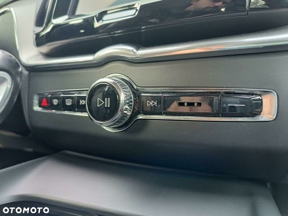 Volvo XC 60 T4 Momentum Pro - 19