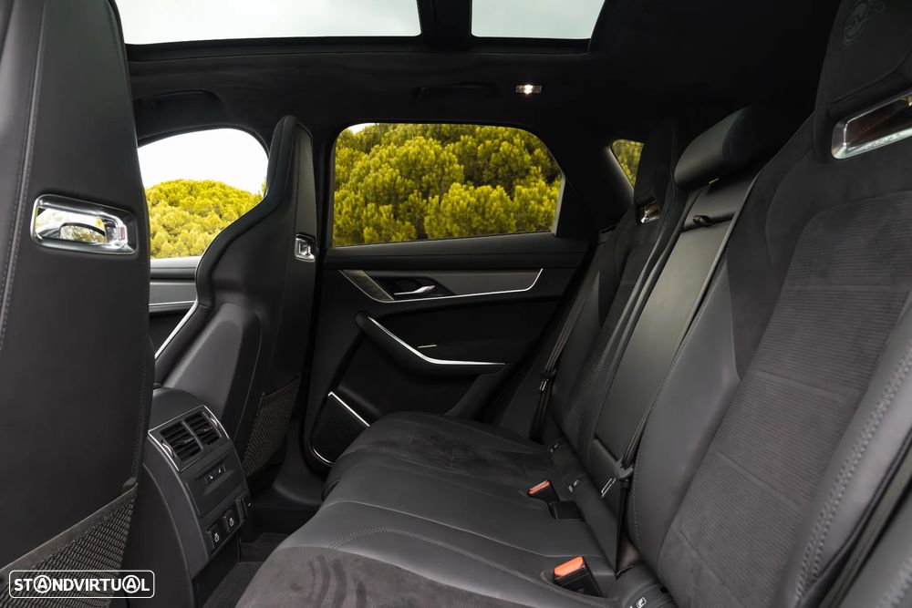 Jaguar F-Pace 5.0 V8 AWD SVR - 28