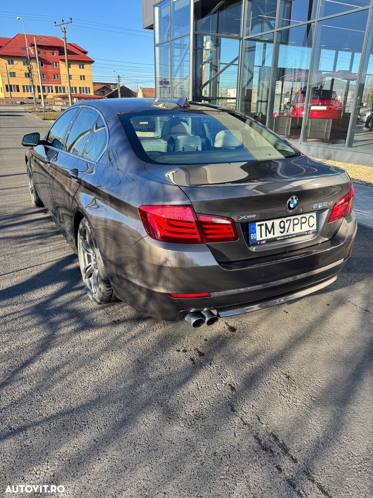 BMW Seria 5 525d xDrive - 12