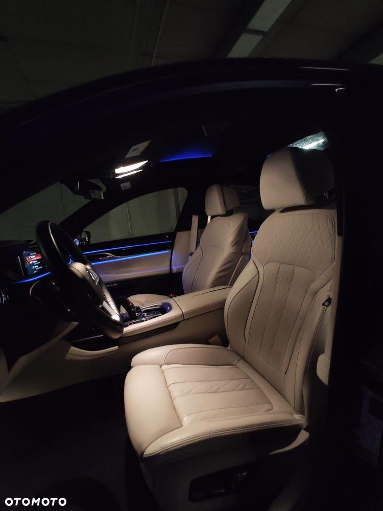 BMW Seria 7 750i - 29