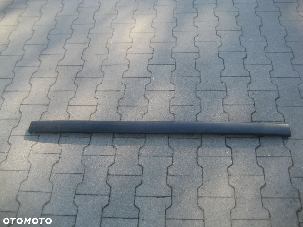 bmw 3 e30 listwa zderzaka tył środkowa 51121945926 0f