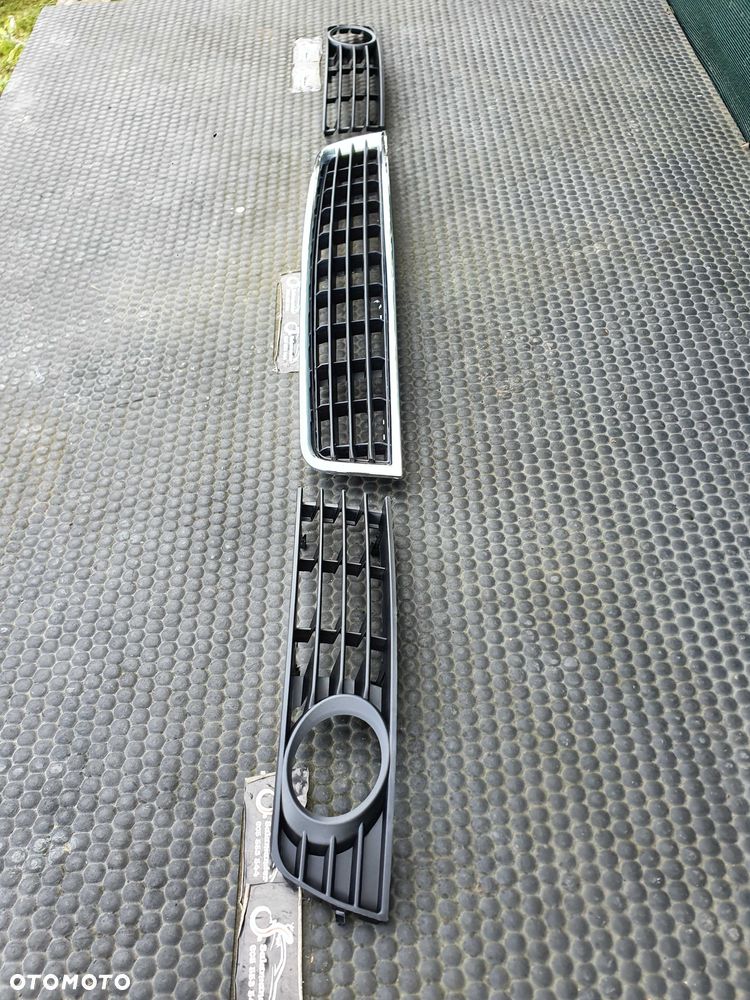 Kratka Halogen Srodkowa Zderzaka Ramka Chrom Maskownica AUDI A4 B6 - 3