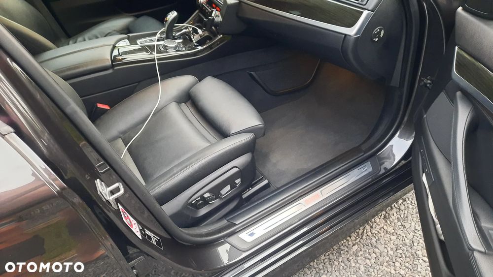 BMW Seria 5 530d xDrive Sport-Aut - 11